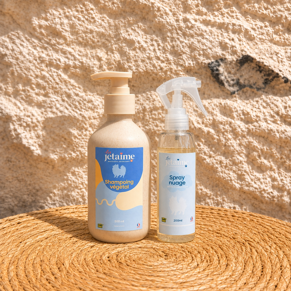 Pack Bain et Démêlage avec Shampoing végétal et Spray Nuage sur fond en pierre et fibres naturelles